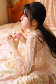 大胸年轻的搜子1